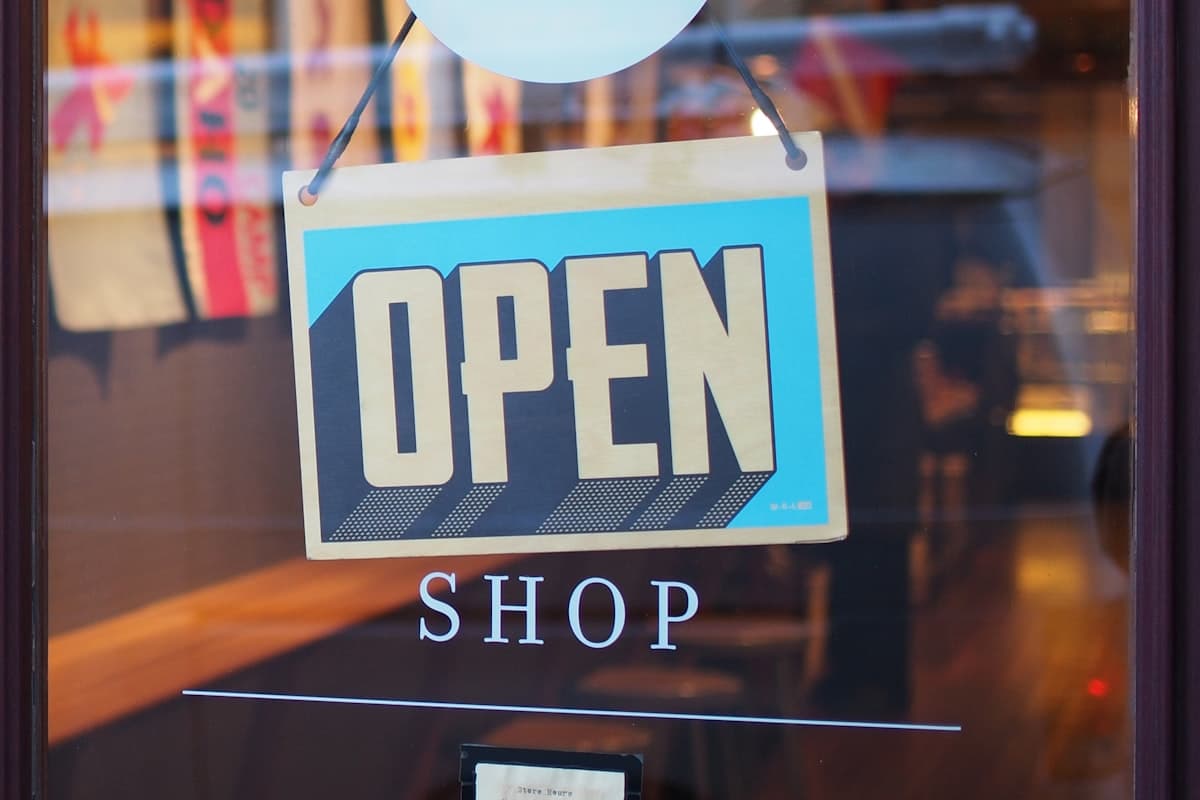 Shopify vs. Custom: Choosing Your eCommerce Stack in 2026